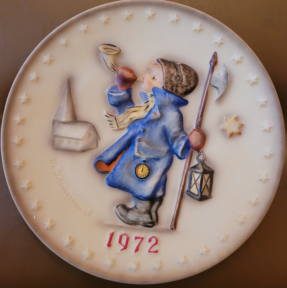 Goebel decoration plate. M.J.Hummel annual plate